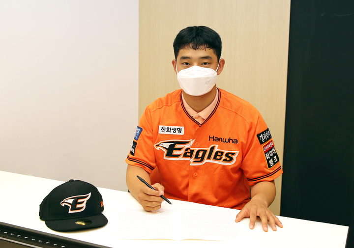 한화 이글스가 2022년 1차 지명 문동주와 계약했다. (사진=한화 제공) *재판매 및 DB 금지