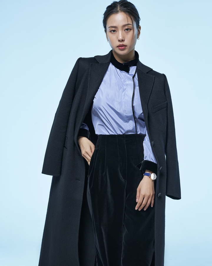 [서울=뉴시스] 고민시 2021.10.08 (사진=패션매거진 W 제공) photo@newsis.com*재판매 및 DB 금지 *재판매 및 DB 금지