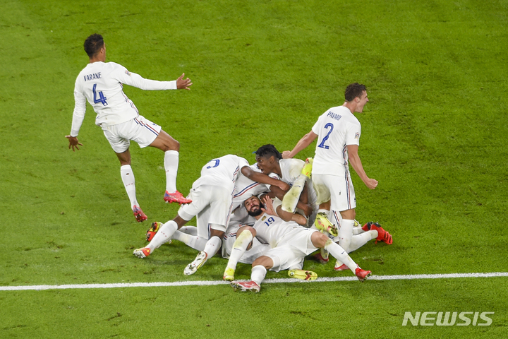 [토리노=AP/뉴시스]프랑스가 벨기에를 꺾고 UEFA 네이션스리그 결승에 올랐다. 2021.10.07.