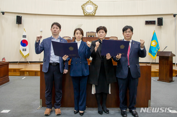 야당 의원들 성명서 발표 현장.