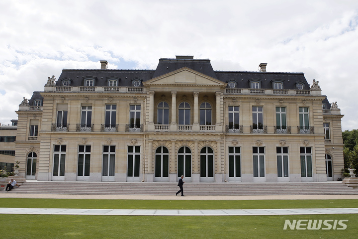 [AP/뉴시스] 프랑스 파리에 위치한 경제협력개발기구(OECD) 본부 전경. 2021.10.09. photo@newsis.com