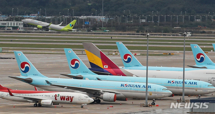 "주가 바닥은 어디"…치솟는 환율에 항공株 울상