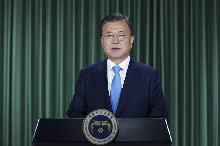 [서울=뉴시스] 문재인 대통령이 12일 아프간 관련G20특별정상회의(G20 Extraordinary Leaders’ Meeting on Afghanistan)연설을 영상으로 전하고 있다. (사진=청와대 제공) 2021.10.12. photo@newsis.com *재판매 및 DB 금지