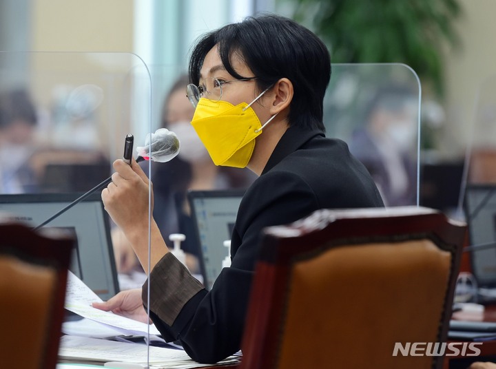 [서울=뉴시스] 전신 기자 = 장혜영 정의당 의원. (공동취재사진) 2021.10.12. photo@newsis.com