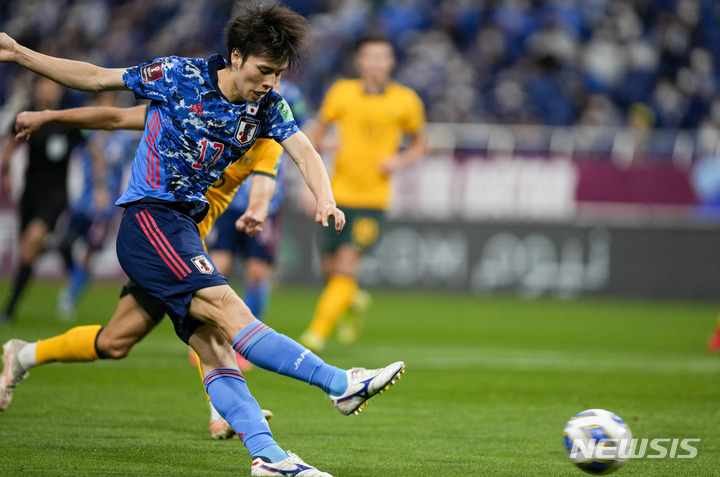 [사이타마=AP/뉴시스] 호주 골망을 가른 일본 축구대표팀 다나카 아오. 2021.10.12.