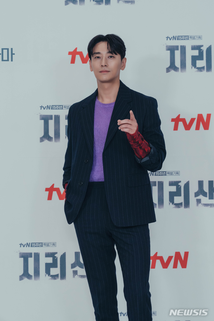 [서울=뉴시스]배우 주지훈이 13일 진행된 tvN 새 토일드라마 '지리산' 제작발표회에 참석했다. (사진=tvN 제공) 2021.10.13. photo@newsis.com 