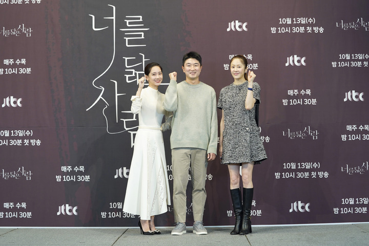 [서울=뉴시스] 박진희 기자 = 배우 고현정, 신현빈과 임현욱 감독이 13일 JTBC 새 드라마 '너를 닮은 사람' 온라인 제작발표회를 하고 있다. (사진=JTBC 제공) 2021.10.13. photo@newsis.com *재판매 및 DB 금지