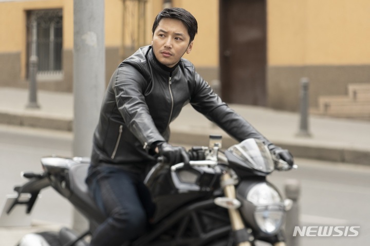 [서울=뉴시스]변요한 2021.10.15.(사진='태양은 움직이지 않는다' 스틸이미지 ) photo@newsis.com*재판매 및 DB 금지