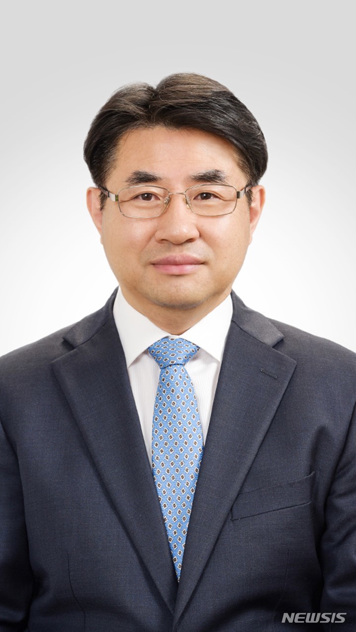 [안성=뉴시스] 국립한경대학교 제8대 총장으로 임명된 행정학과 이원희 교수