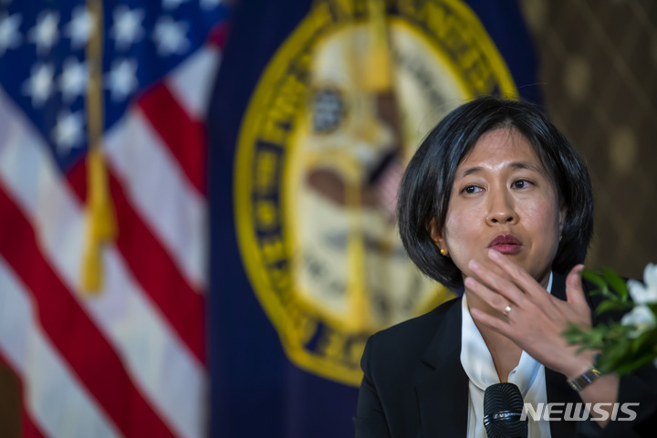 [제네바=AP/뉴시스] 캐서린 타이 미국 무역대표부(USTR) 대표가 지난 10월14일 스위스 제네바에서 열린 포럼에서 연설하고 있다. 2021.10.29.