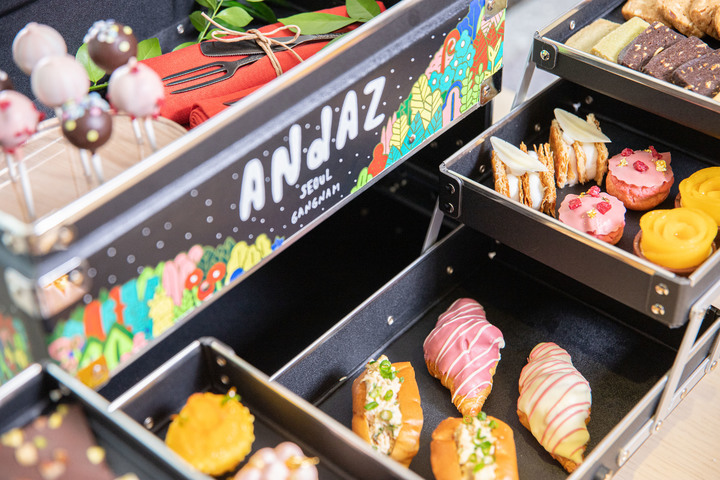 안다즈 서울 강남&nbsp; '조각보-바이츠 앤 와인 바'의 '안다즈 애프터눈 티 세트' *재판매 및 DB 금지