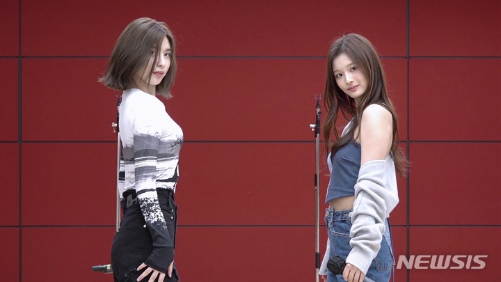 [서울=뉴시스] 연습실 라이브 스트리밍. 2021.10.18. (사진 =JYP엔터테인먼트 제공) photo@newsis.com