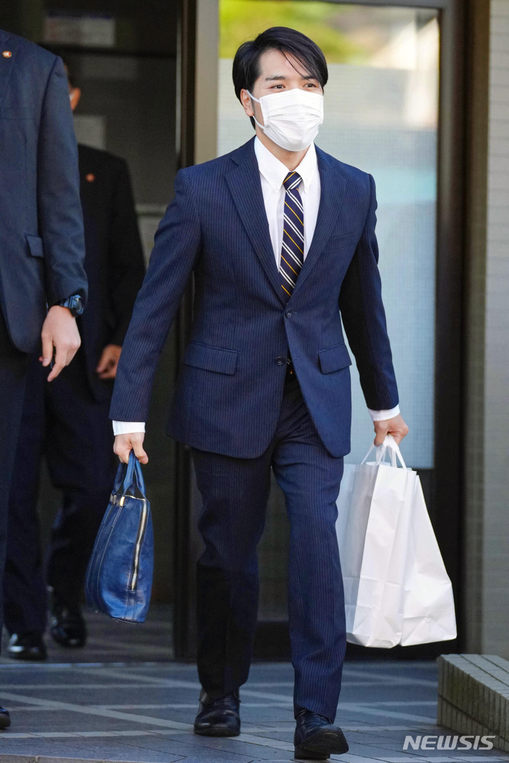 [도쿄=AP/뉴시스] 일본 마코 공주의 약혼자 고무로 게이. 2021.10.25.