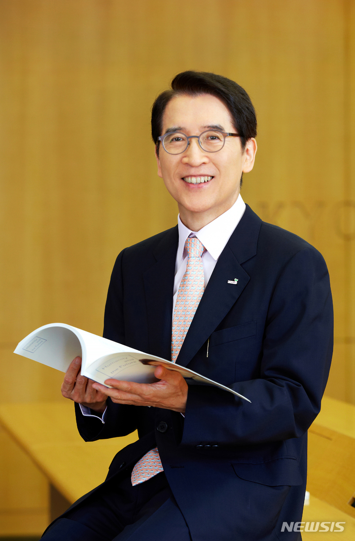 [서울=뉴시스] 신창재 교보생명 회장. (사진=교보생명 제공) 2021.10.21. photo@newsis.com *재판매 및 DB 금지