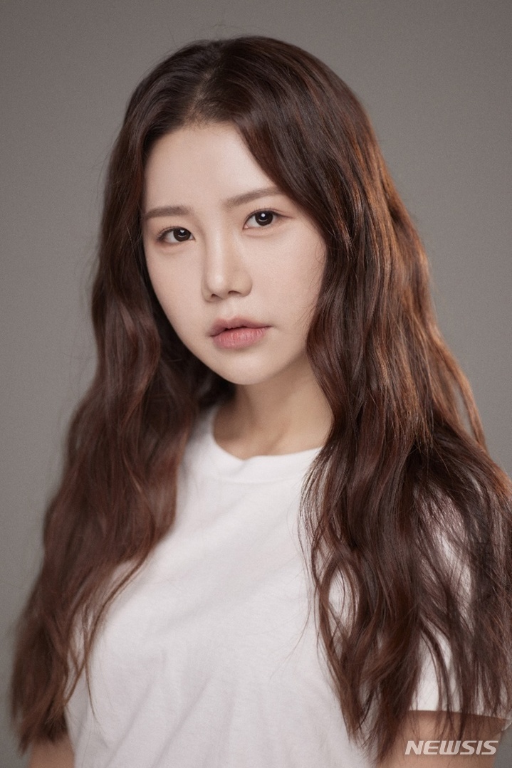 [서울=뉴시스] 송하예. 2021.10.20. (사진 =다날 엔터테인먼트 제공) photo@newsis.com