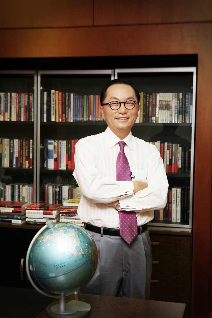 [창사 20주년 특집] 증권맨 신화...미래에셋 박현주 회장의 `금융 외길' 