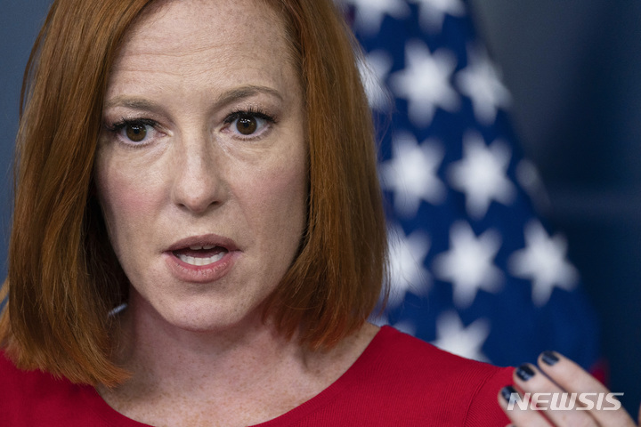 [워싱턴=뉴시스]젠 사키 백악관 대변인이 19일(현지시간) 청사에서 정례 브리핑을 하고 있다. 2021.10.19.