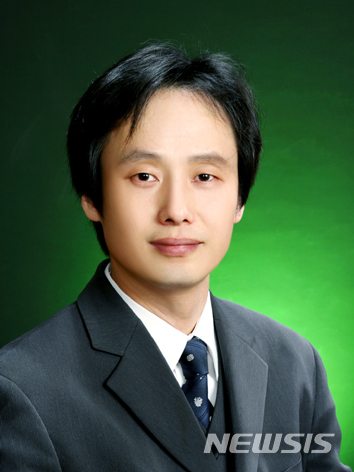 [전주=뉴시스]윤난슬 기자 = 전북대학교 최수형 교수(공대 화학공학부).(사진=전북대 제공) 