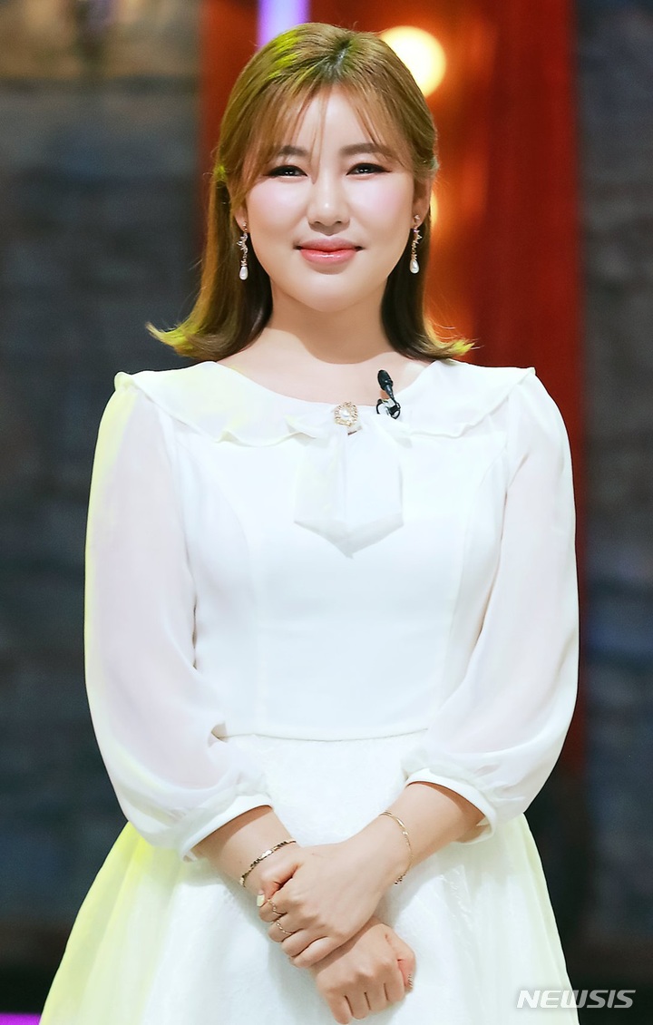 [서울=뉴시스] 송가인. 2021.10.21. (사진 =포켓돌스튜디오 제공) photo@newsis.com