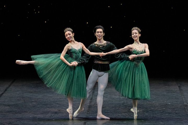 [서울=뉴시스] 국립발레단 '주얼스' 중 '에메랄드'. 2021.10.21. (사진 = 손자일 제공)