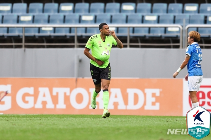 [서울=뉴시스]전북 구스타보 동점골. (사진=프로축구연맹 제공)