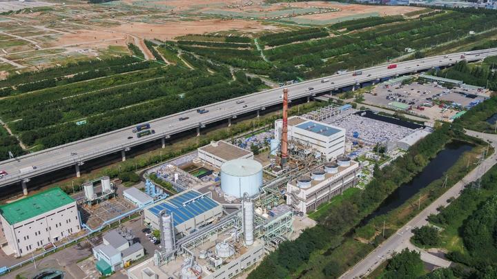 [서울=뉴시스] 매립지에서 발생하는 메탄가스를 포집해 활용하는 발전시설의 모습. (사진=환경부 제공). 2021.10.25. photo@newsis.com *재판매 및 DB 금지