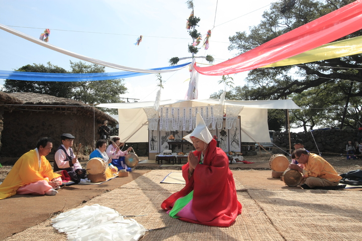 [서울=뉴시스]제주큰굿 불도맞이 (사진 = 문화재청, 제주도청) 2021.10.25. photo@newsis.com