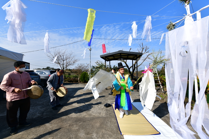 [서울=뉴시스]제주큰굿 시왕맞이 (사진 = 문화재청, 제주도청) 2021.10.25. photo@newsis.com