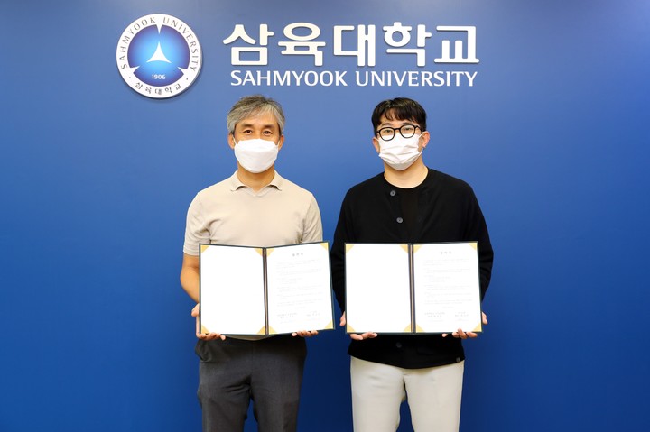 [서울=뉴시스] 삼육대 인성교육원 최경천(왼쪽부터) 원장, 사회적기업 심금 곽다빈 대표(사진=삼육대 제공) *재판매 및 DB 금지