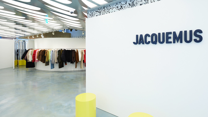 [서울=뉴시스]삼성물산 패션부문 '10 꼬르소 꼬모 서울'(10 Corso Como Seoul)은 오는 12월19일까지 서울 강남구 소재 10 꼬르소 꼬모 서울 청담점 3층에 브랜드 '자크뮈스'(Jacquemus) 팝업 스토어를 운영한다. (사진=삼성물산 패션부문 제공). 2021.10.25. photo@newsis.com *재판매 및 DB 금지