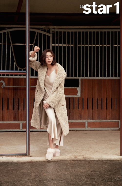 [서울=뉴시스] 배우 유이. (사진=앳스타일 제공).2021.10.25.photo@newsis.com