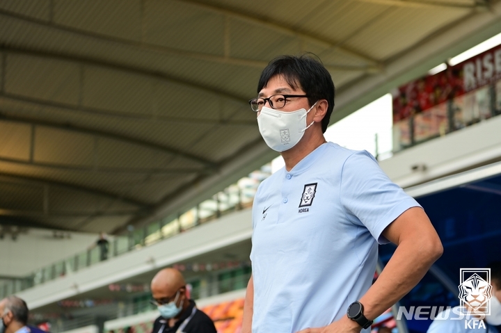 [서울=뉴시스]황선홍 U-23 축구대표팀 감독. (사진=대한축구협회 제공)
