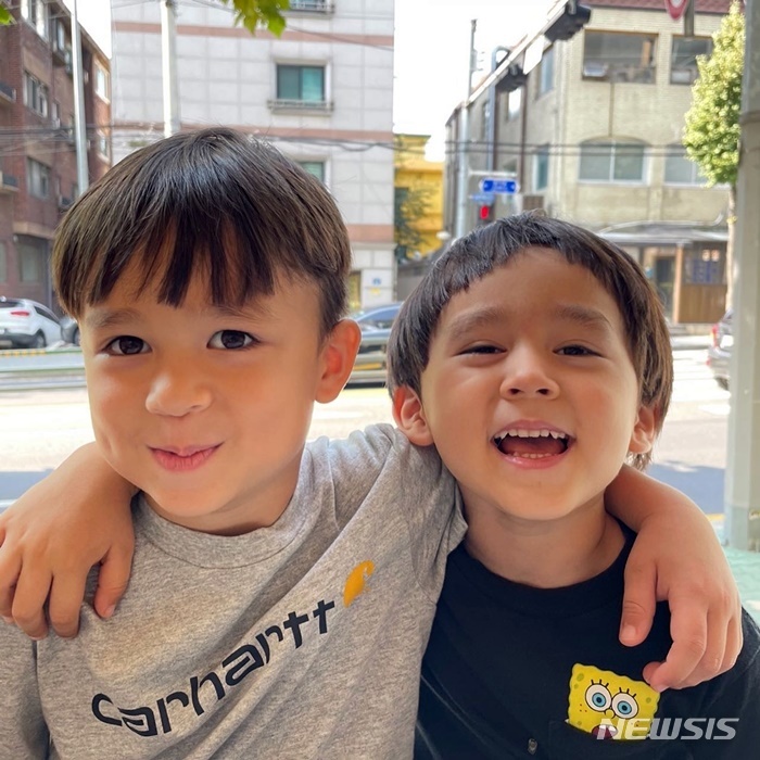 [서울=뉴시스]윌리엄, 벤틀리. (사진=(주)스튜디오게일 제공) 2021.10.26. photo@newsis.com