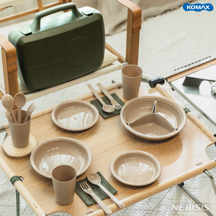 [서울=뉴시스] 코멕스 캠핑식기세트. (사진=코멕스 제공) 2021.10.27. photo@newsis.com