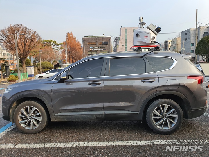 [김포=뉴시스] 정일형 기자 =자동차 상부에 MMS가 장착된 차량. (사진은 김포시 제공)