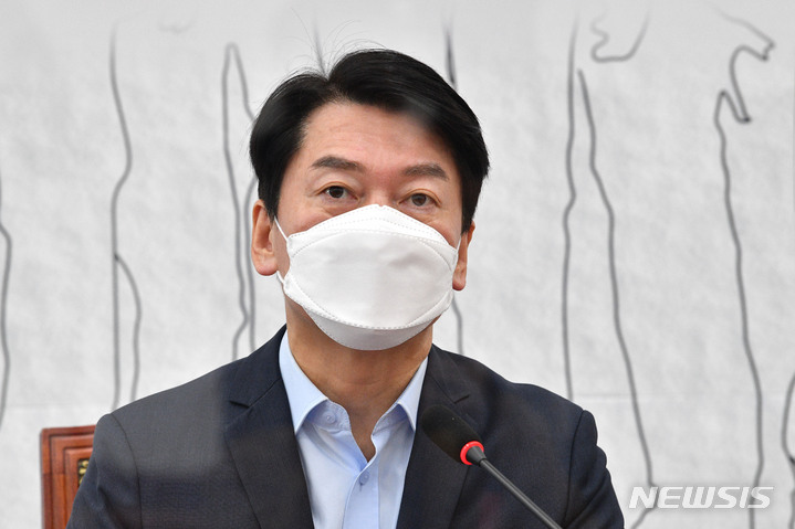 [서울=뉴시스] 최진석 기자 = 안철수 국민의당 대표가 28일 오전 서울 여의도 국회에서 열린 제129차 최고위원회의에서 발언을 하고 있다. (공동취재사진) 2021.10.28. photo@newsis.com