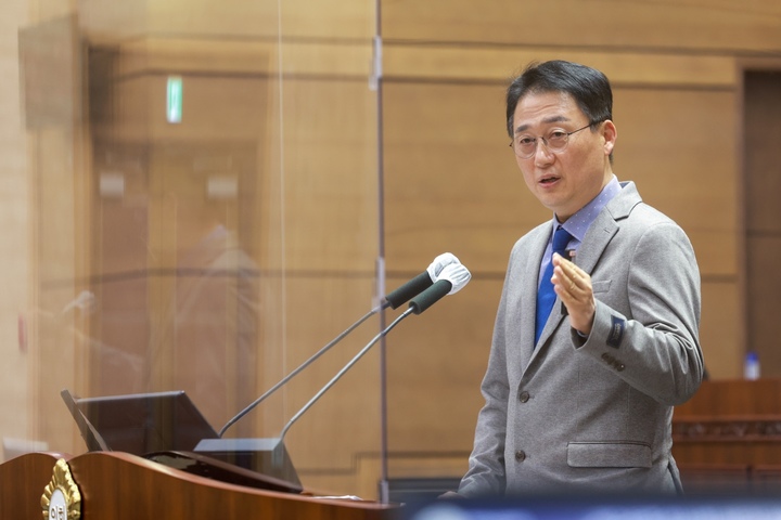 김선태 시의원 '천안영상문화복합단지 소송 자문 무시이유' 추궁