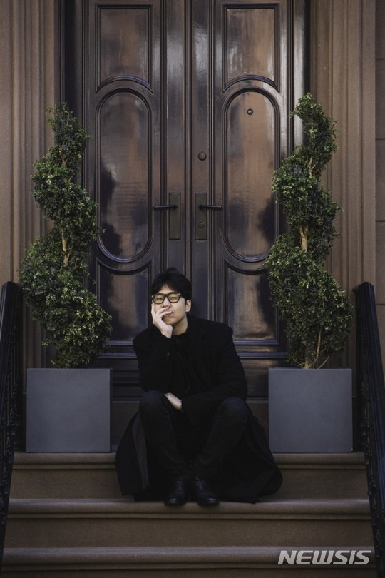 [서울=뉴시스]정준일 2021.11.01(사진=엠와이뮤직 제공) photo@newsis.com*재판매 및 DB 금지