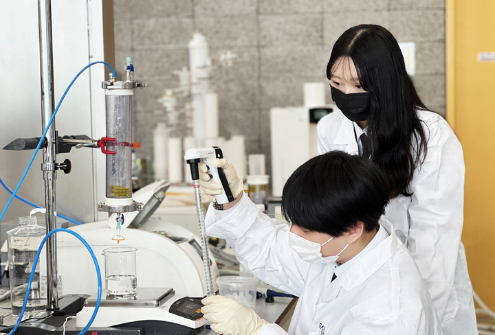 한국바이오협회는 싸토리우스코리아바이오텍과 함께 서울공업고등학교 학생들을 대상으로 바이오 기술인재 양성을 위한 특별 교육프로그램을 진행했다고 1일 밝혔다. (사진=한국바이오협회 제공) *재판매 및 DB 금지