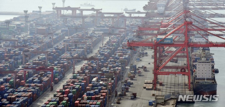 [부산=뉴시스] 부산항 신선대부두.