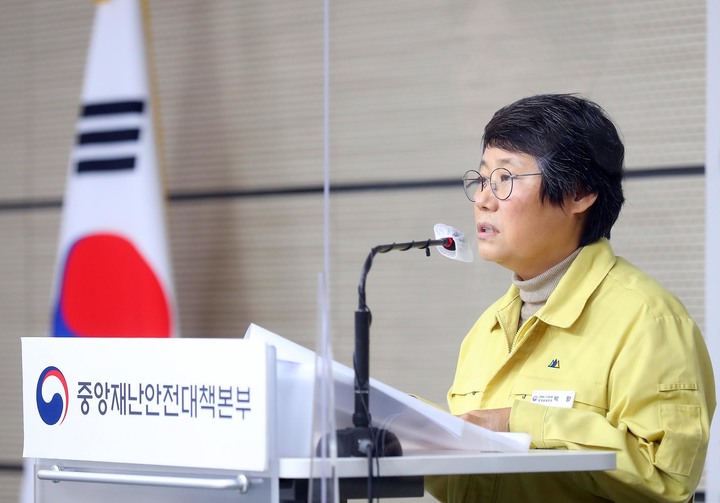 [서울=뉴시스] 박향 중앙사고수습본부 방역총괄반장이 1일 세종시 정부세종청사에서 코로나19 대응 비대면 정례브리핑을 하고 있다. (사진=보건복지부 제공) 2021.11.01. photo@newsis.com *재판매 및 DB 금지