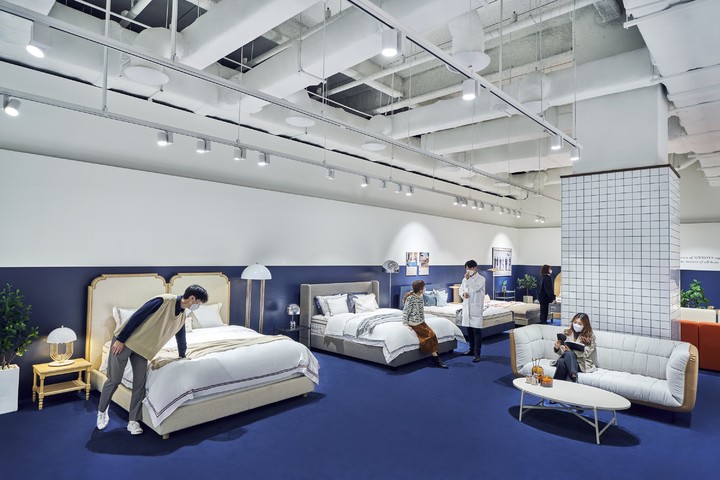 [서울=뉴시스] 시몬스 침대 AK플라자 광명점 전경. 2021.11.2 (사진=시몬스 제공) *재판매 및 DB 금지