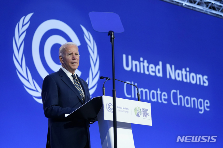 [글래스고=AP/뉴시스]조 바이든 미국 대통령이 1일(현지시간) 글래스고에서 열린 제26차 유엔기후변화협약 당사국총회(COP26)에서 정상 연설을 하고 있다. 2021.11.01.
