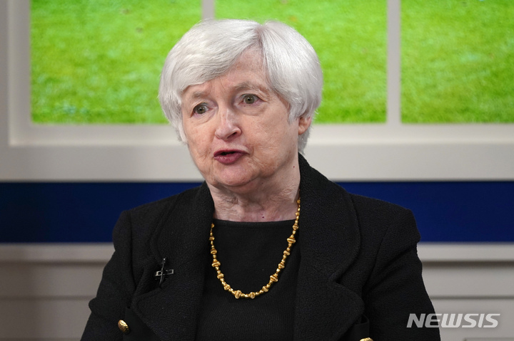 [워싱턴=AP/뉴시스]재닛 옐런 미 재무장관이 지난해 11월 10월6일 백악관에서 미국의 부채 한도에 대해 이야기하고 있다. 2021.11.4