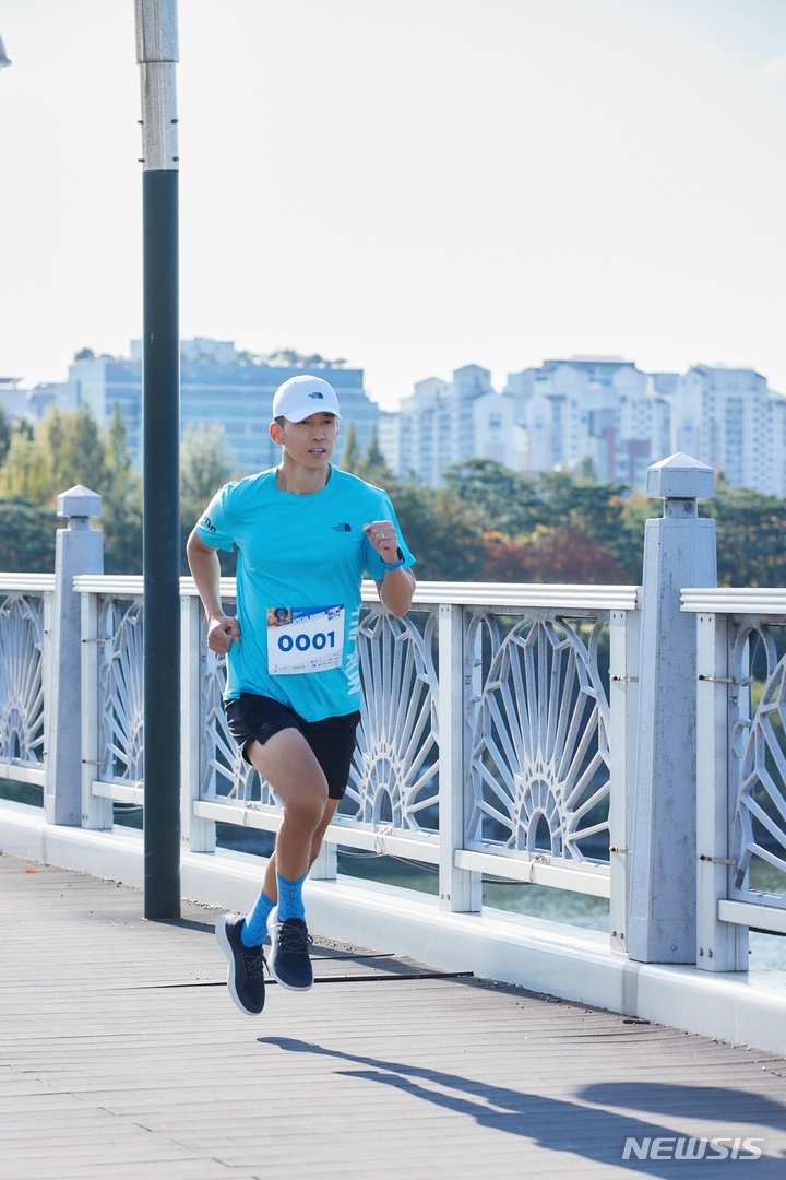 [서울=뉴시스]가수 션 2021.11.03(사진=YG 엔터테인먼트 제공) photo@newsis.com*재판매 및 DB 금지