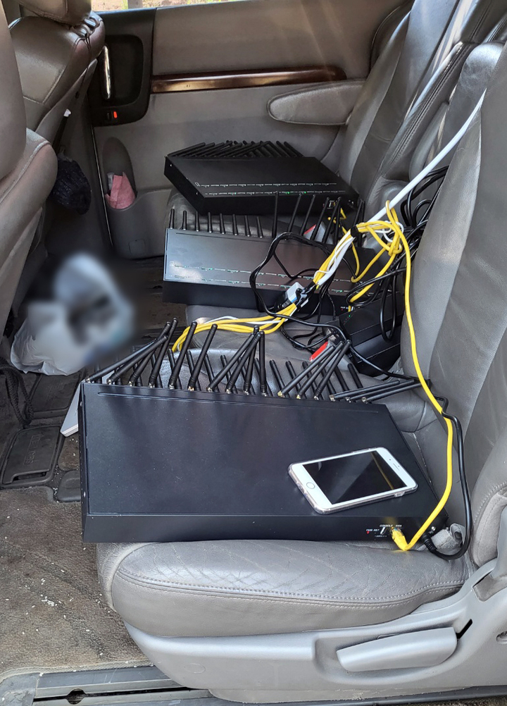 차량에 설치한 발신번호 변작 중계기. 부산경찰청 제공 *재판매 및 DB 금지