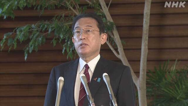 기시다 후미오 일본 총리가 취임 한달을 맞은 4일 총리관저에서 기자단과 회견을 갖고 있다(사진출처: NHK 화면 캡처) 2021.11.04