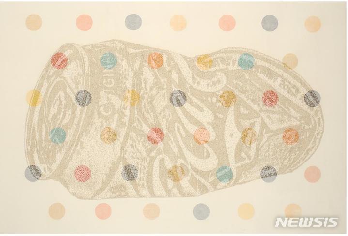 [서울=뉴시스]끈적한, 갈증해소 순지에 향불, 장지에 채색 및 혼합 기법, 배접, 코팅 123.5x184cm 2021