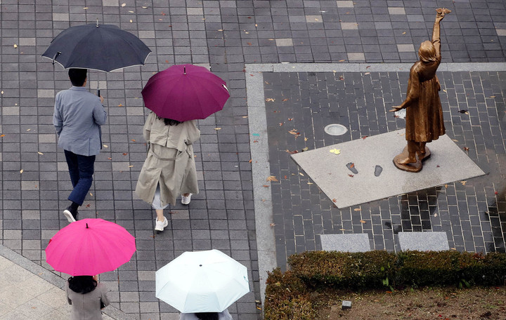 [광주=뉴시스] 가을비가 내리는 광주 도심. (뉴시스 DB) photo@newsis.com *재판매 및 DB 금지