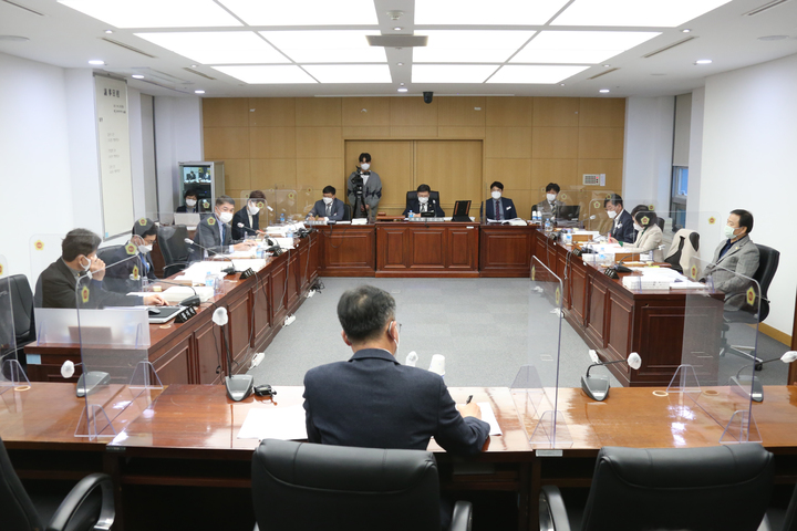 [전주=뉴시스] 9일 실시한 전북도의회 제386회 정례회 행정자치위원회의 도 감사관실에 대한 행정사무감사 모습. *재판매 및 DB 금지